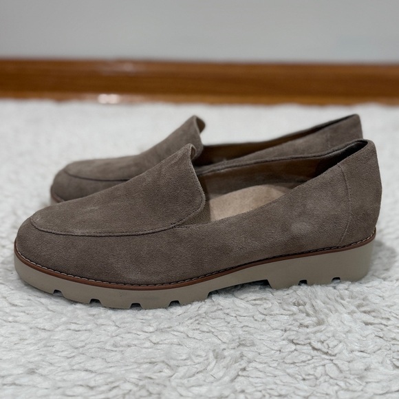 Vionic Women's Taupe Suede Flats - Picture 5 of 10